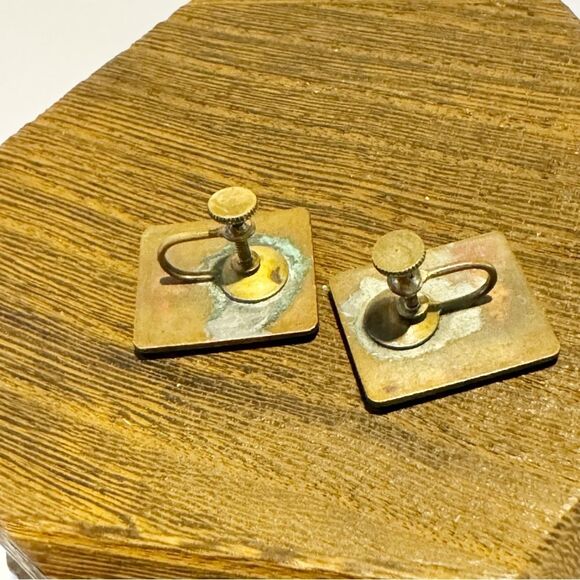 Vintage red enamel on copper atomic starburst rectangular screwback earrings - Picture 3 of 7